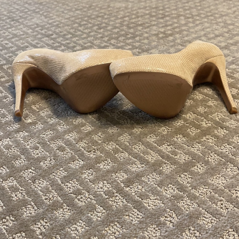 BcBGeneration Heels - Picture 4 of 4